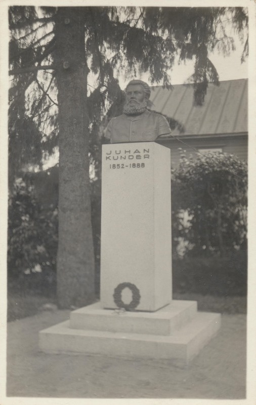 Juhan Kunderi monument Rakveres
