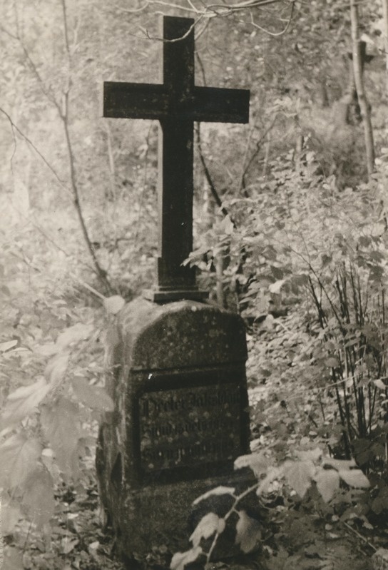 Peeter Jakobsoni haud Väike-Maarjas