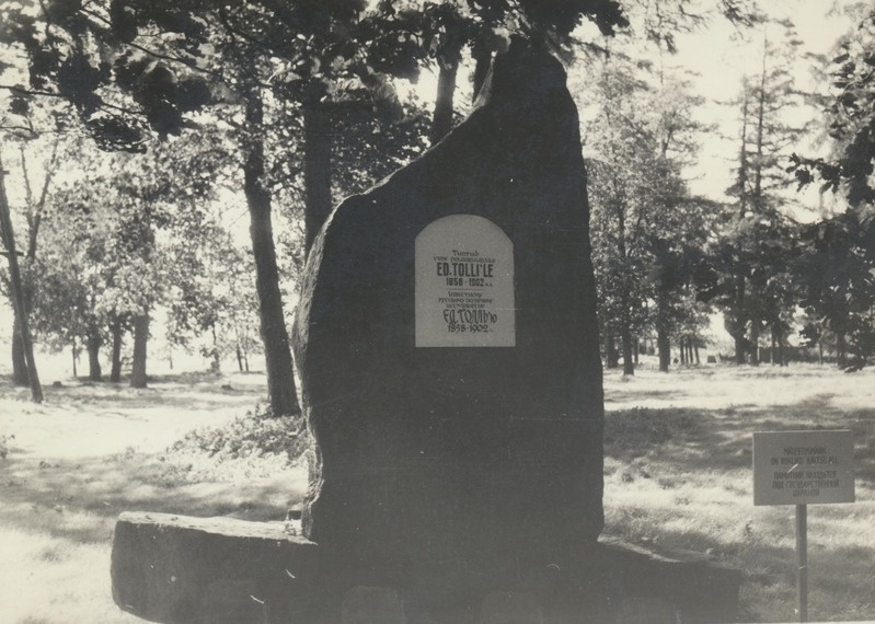 Mälestusmärk E. Tollile Kukrusel