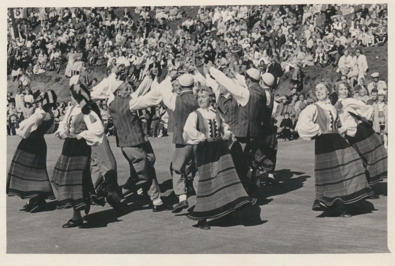 Rakvere Kultuurimaja rahvatantsijad laulupäeval