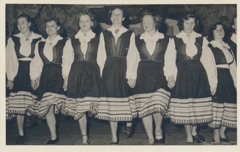 Eduard Vilde nim. kolhoosi klubi pidulik avamiskoosolek