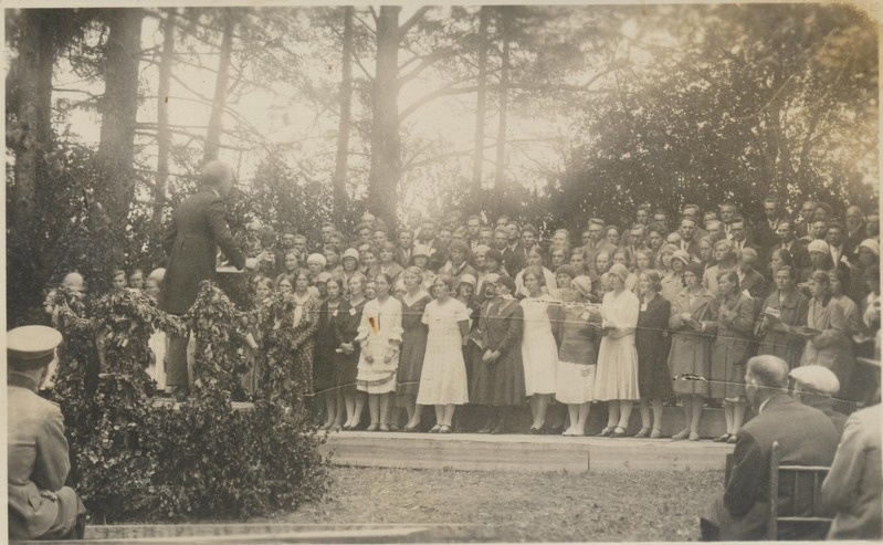 Tudulinna segakoorid esinemas