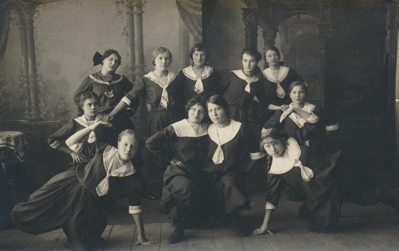 Rakvere Tütarlaste Kooli II klass