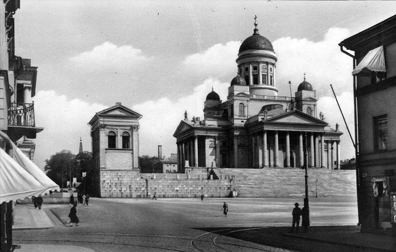 Helsingin tuomiokirkko (Nikolain kirkko) ja senaatintori