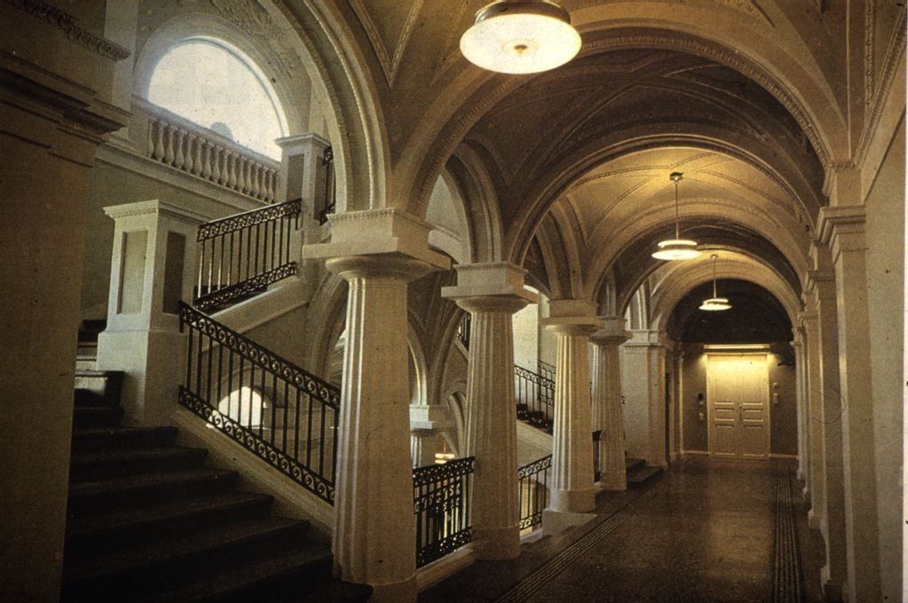 Arkkitehtuurin historian opetusdiat, arkkitehtuuri: Helsinki, Senaatintori (C46)