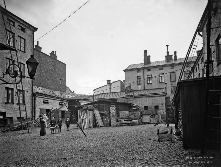 Aleksanterinkatu 52, piha.