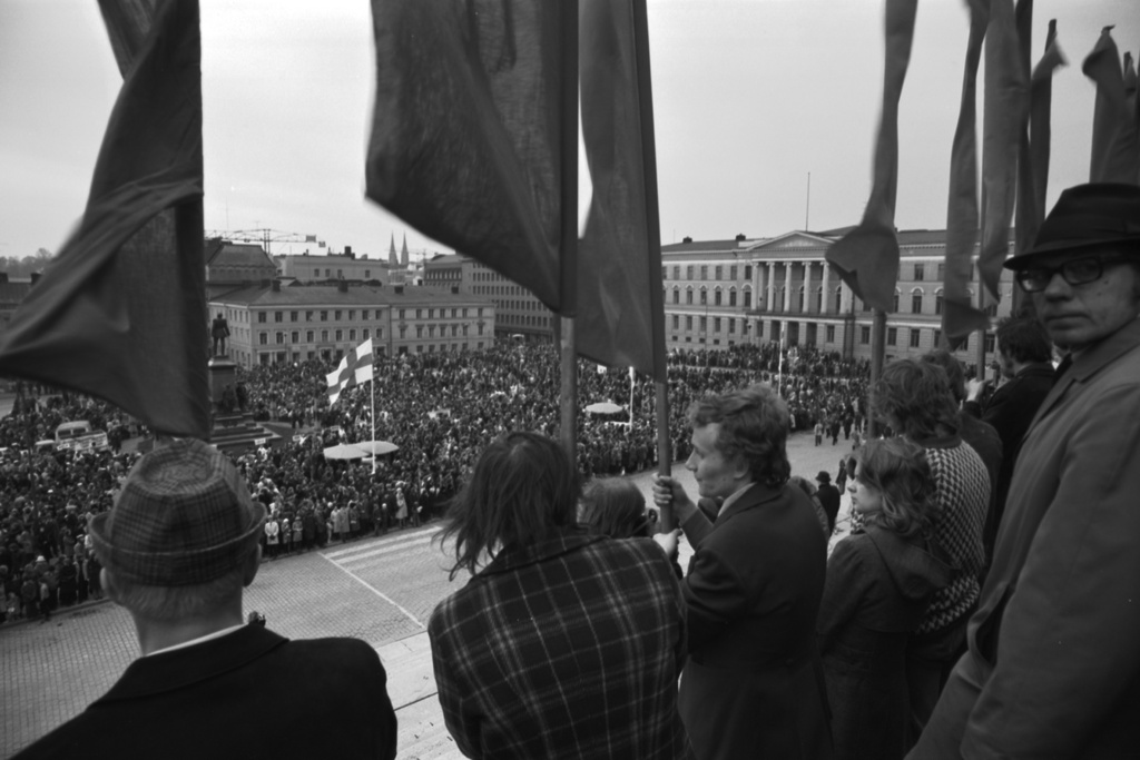 Hallituskatu 7. Näkymä Tuomiokirkon ylätasanteelta
