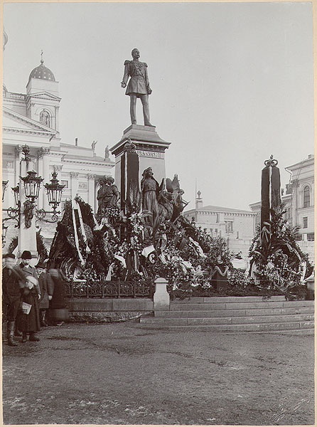 Staty föreställande Alexander II. Helsingfors.