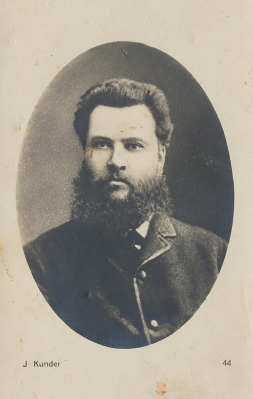 Kirjanik Juhan Kunder