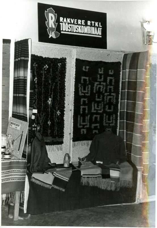 Vaade tööstusnäituse väljapanekutele