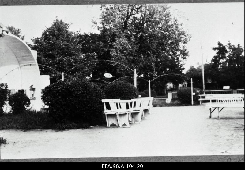 Park kõlakojaga.
