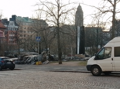 Agricolankatu 8 - Fleminginkatu 3, oikealla Agricolankatu 11. Keskellä Kaiku 9, nykyisen Karhupuiston kohdalla rephoto