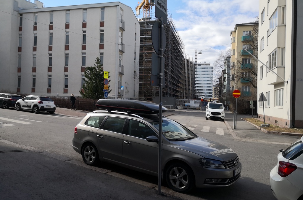 Töölöntullinkatu 1 - 7 nähtynä Stenbäckinkadulta rephoto