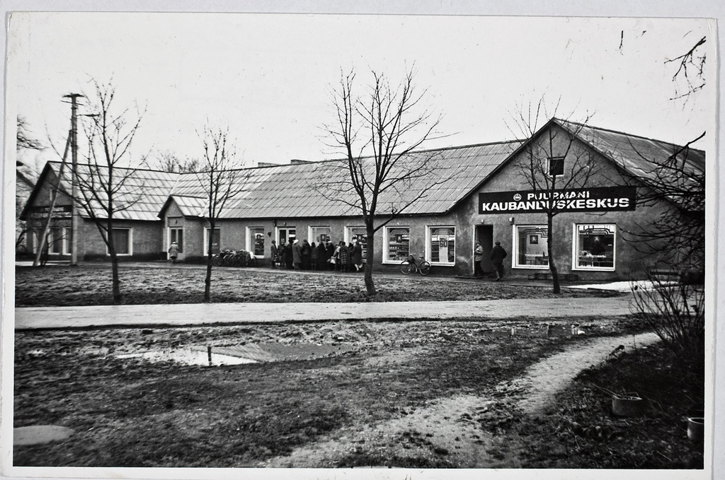 Põltsamaa kooperatiivi Puurmani kaubanduskeskus, mis taasavati 1982.a novembris pärast sulgemist tulekahju tõttu 1977.a.