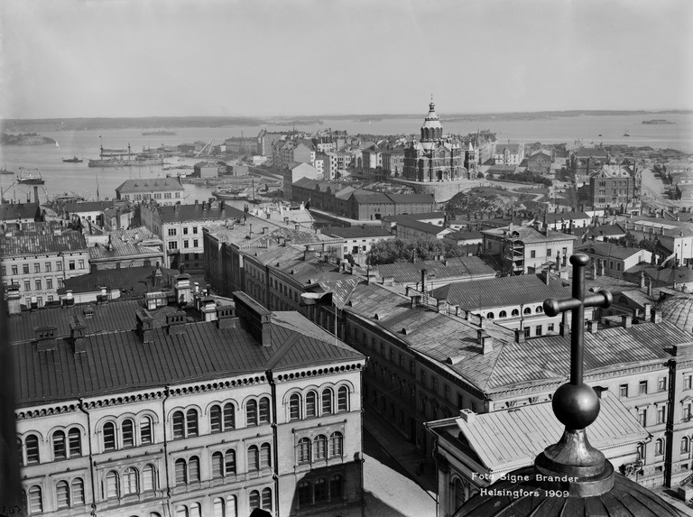 Panoraama Nikolainkirkon (nykyisen Tuomiokirkon) tornista itäkaakkoon