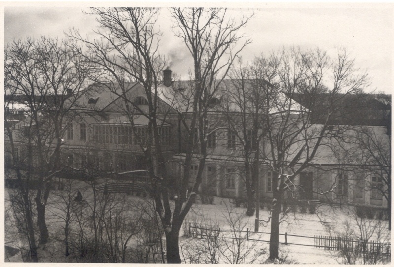 Foto. Haapsalu haigla Vaba tänaval. Vaade fassaadile. Aprill 1949.