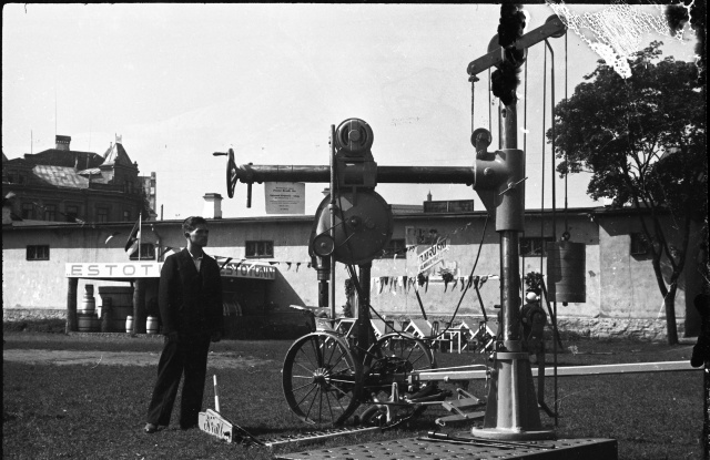 10. Eesti Näitus-Mess, Kalevi staadion. Franz Krulli masinaehitustehase väljapanek.