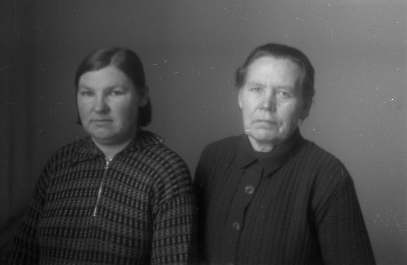 Kaks naist (Ülikooli apteegi portreepildid)