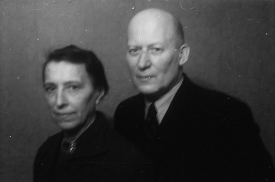 TRÜ sünnitusabi ja günekoloogia kateedri juhataja, Tartu Kliinilise Sünnitusmaja peaarst (1944-50) Rudolf Bernakoff koos abikaasa Emilie Bernakoffiga  similar photo
