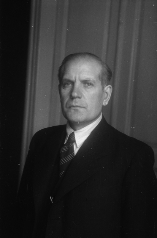 TRÜ rektor (1944–51) prof Alfred Koort oma kabinetis