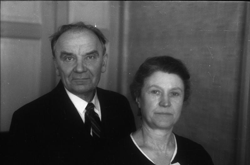 Tähetorni direktor (1919-48), TRÜ astronoomiakateedri juhataja (1919-59) prof Taavet Rootsmäe koos abikaasaga?