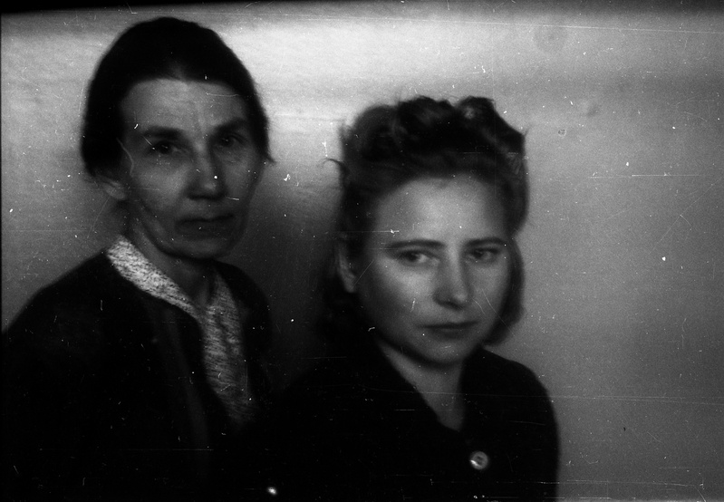 Kaks naist (Koch, Alliksoo, TRÜ töötajad)