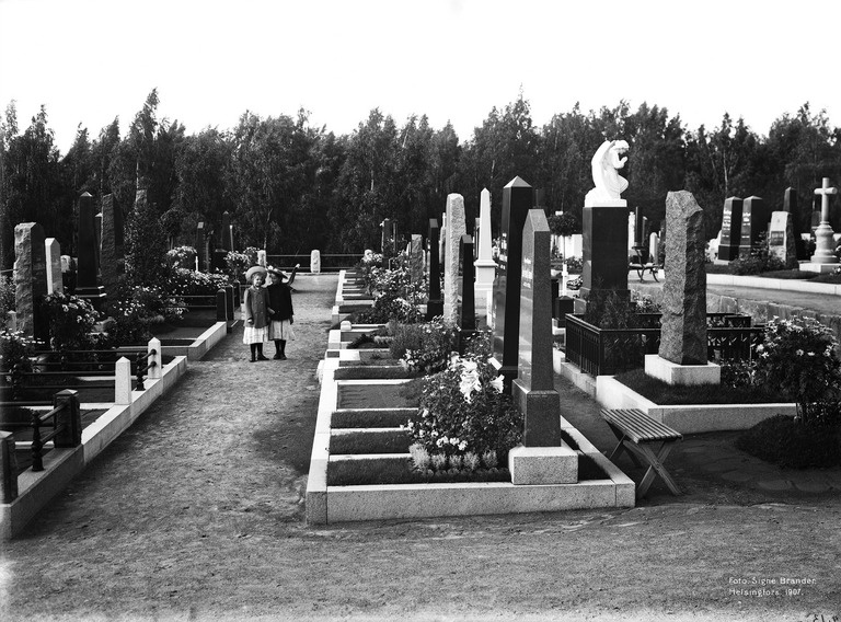 Läntinen hautausmaa, Vanha luterilainen hautausmaa (= Hietaniemen hautausmaa).