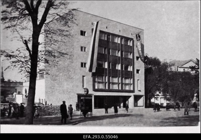 Kunstihoone Vabaduse platsil.  duplicate photo