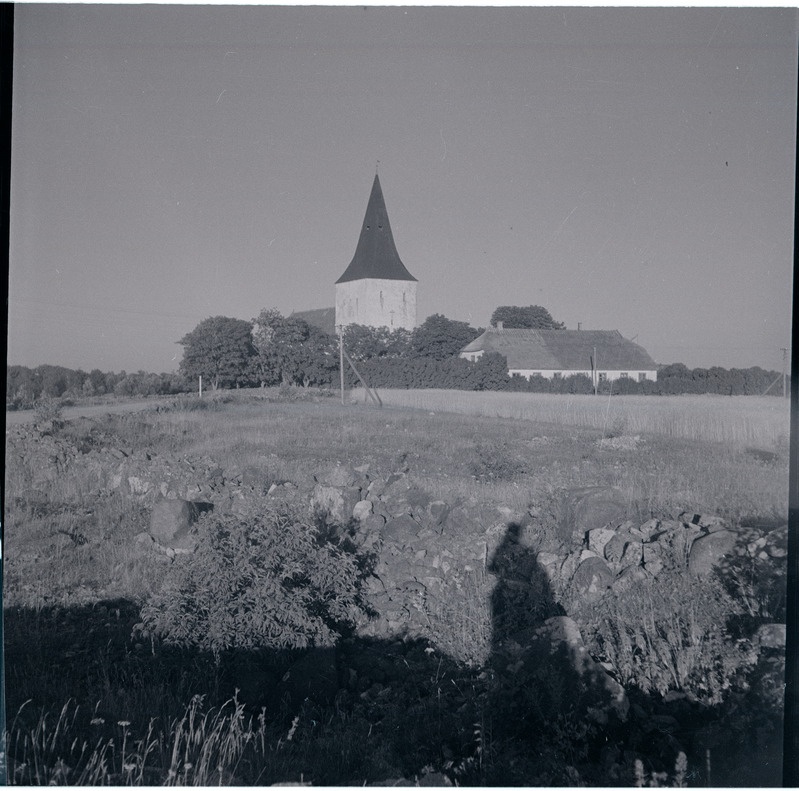 Pöide kirik ja pastoraat