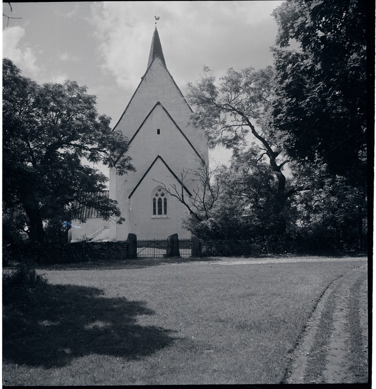 Muhu kirik. Vaade idast.