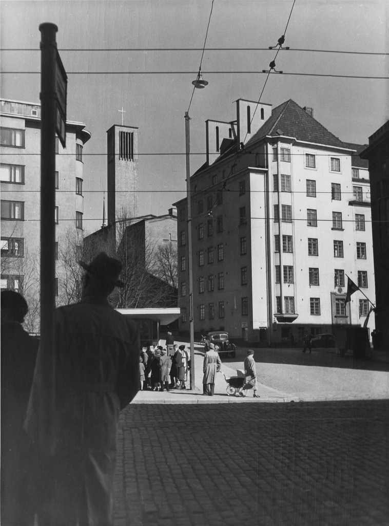 Oksasenkatu 9 - Apollonkatu 18, 16-14 nähtynä Runeberginkadulta.