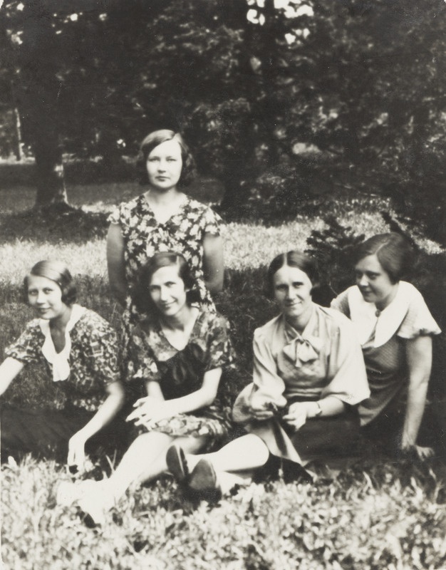 Hädaabitöölisi ERM-is 1934. aasta kevadel. Pildistatud lossiplatsil.