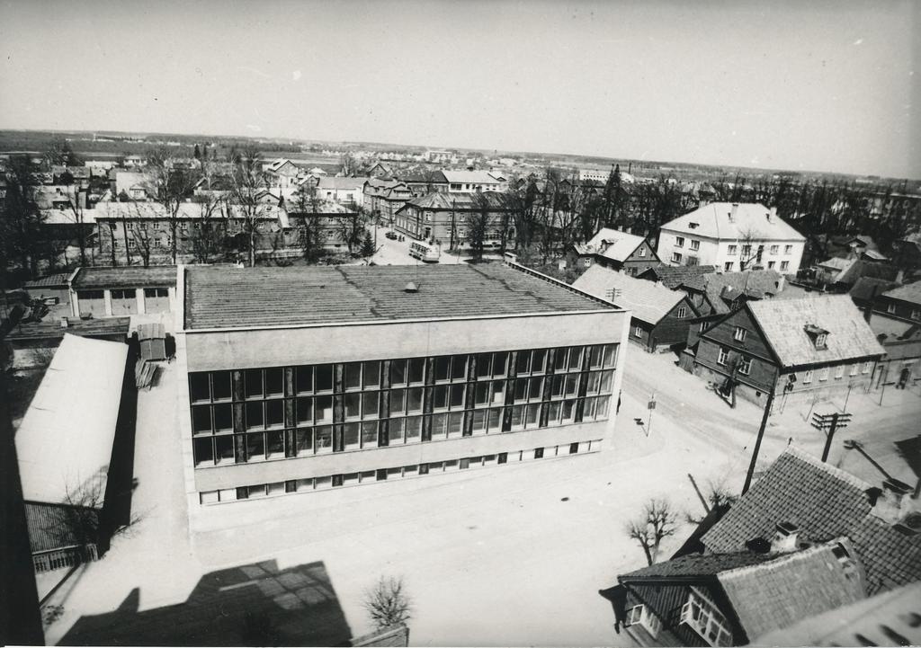 Foto. Võru Laste ja Noorte Spordikooli hoone, elamud Tartu, Gorki ja Leegeni tänaval 1977.a.