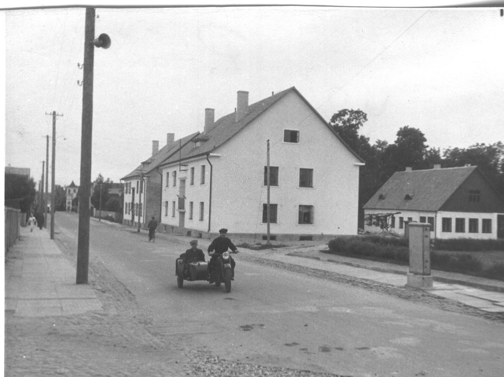 Foto. Vaade Tartu tänavale ehitatud uutele majadele 1952.a. juulis.