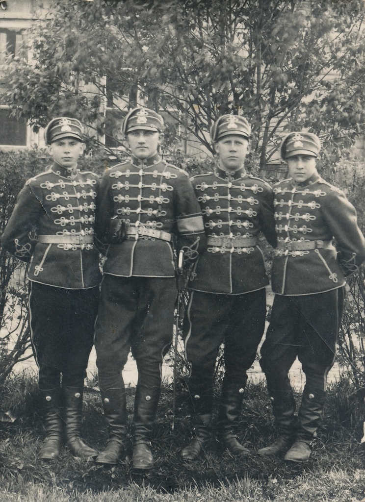 Foto. Piirisild, Roland koos kaasajateenijatega ratsaväes Tartus 1931.a.