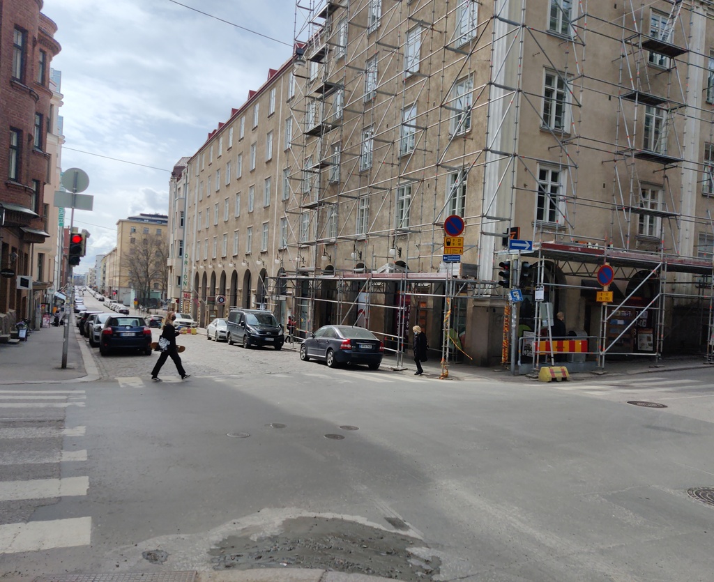 Eerikinkatu 15, 17, 19. Taustalla Lapinlahden puistikko. rephoto