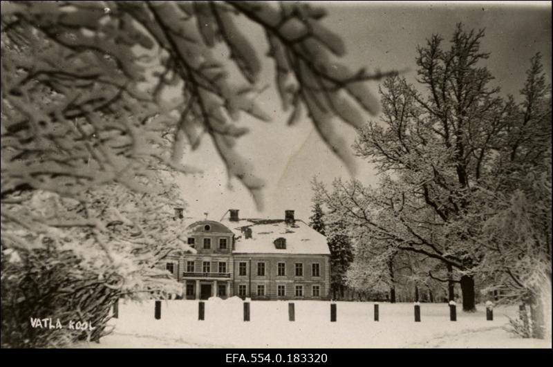 Vatla 6 kl. algkool endises Vatla mõisa härrastemajas. Paatsalu vald.