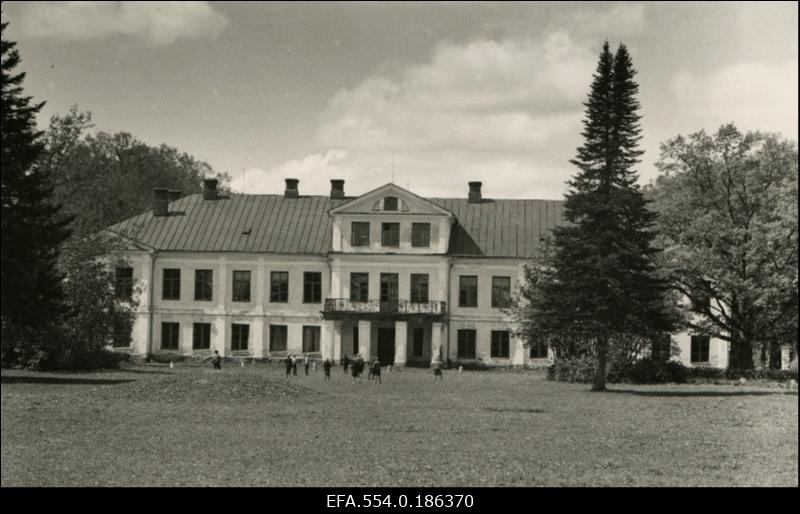 Endine Kabala mõisa härrastemaja.