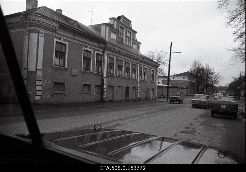 Nõukogude Armeele kuuluvad hooned Tallinna tänaval.
