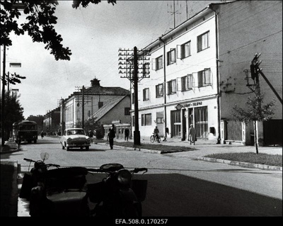 Tallinna tänav. Esiplaanil rajooni sidesõlmehoone.  similar photo