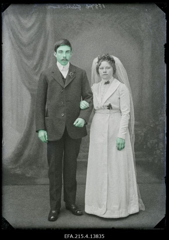 Noorpaar August Jürisson ja Julie Marie Jürisson.