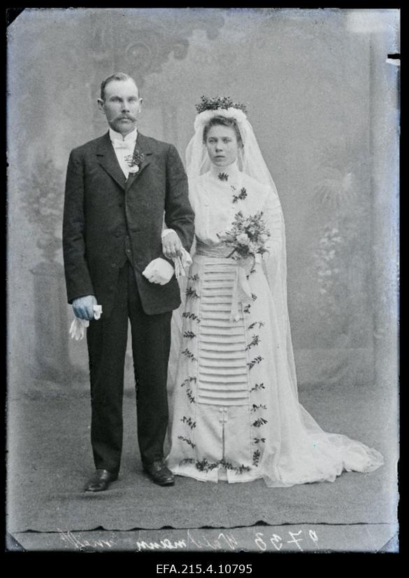 Pruutpaar Tõnis Waldmann (Valdmann) ja Ida Waldmann (Reier).