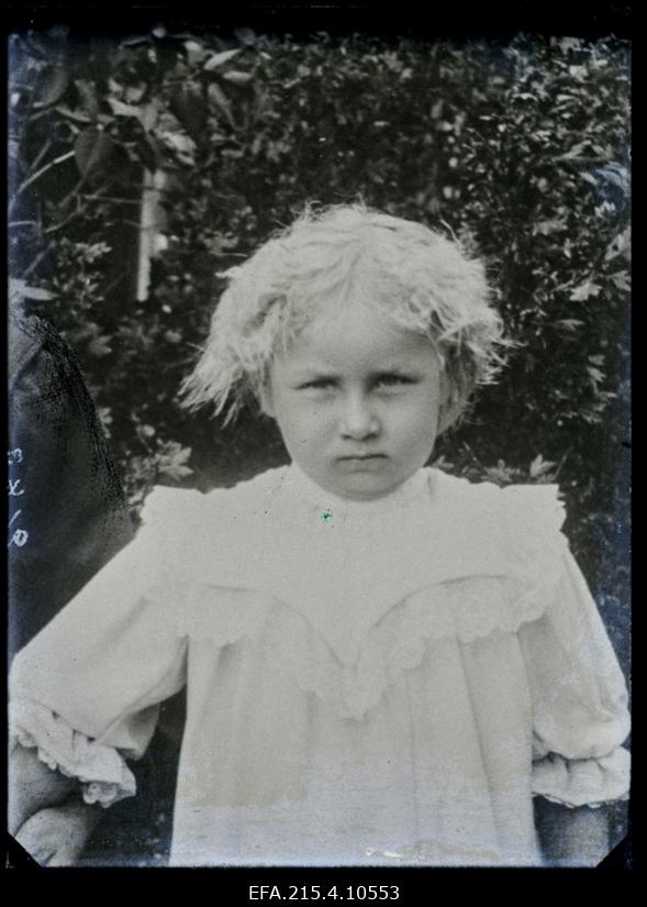 Tüdruku foto, (16.02.1909 fotokoopia, tellija Lindeberg).