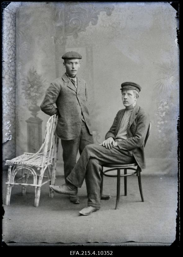 Kaks meest, (foto tellija Kõuts).