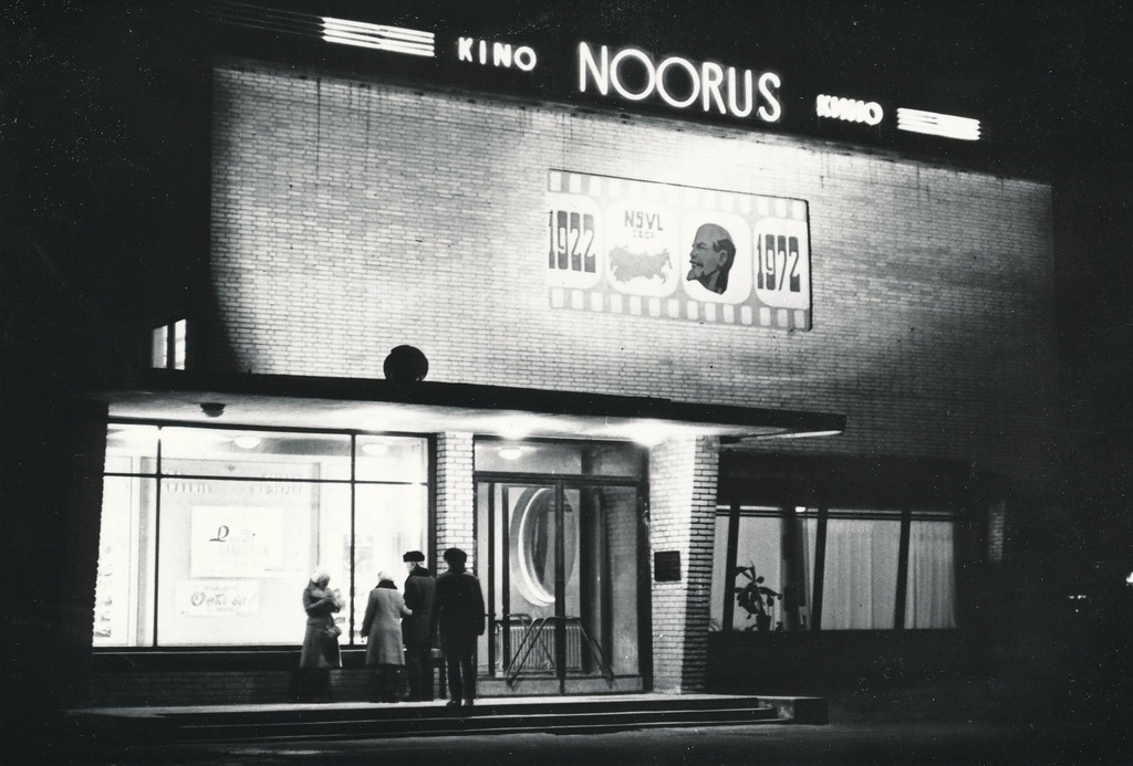 Foto. Võru kinoteater "Noorus" 1972.a. detsembriööl.