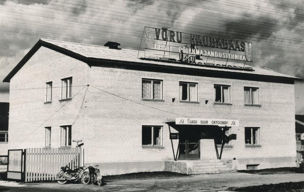 Foto. Eesti Põllumajandustehnika Võru Kaubabaas.