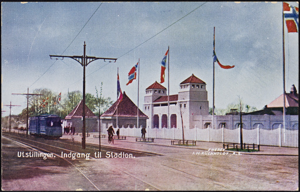 Utstillingen, Indgang til Station