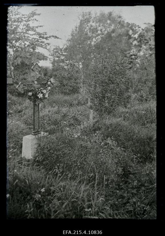Vaade hauale kalmistul.