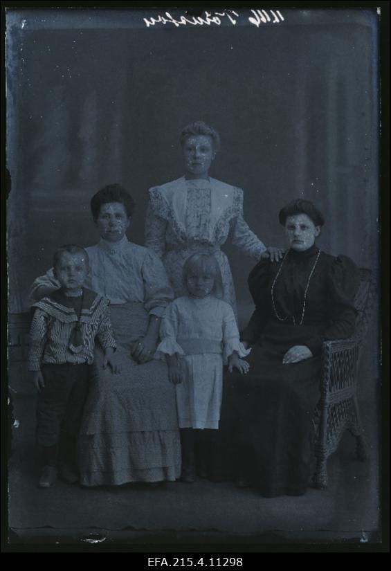 Perekond Tõnisson.