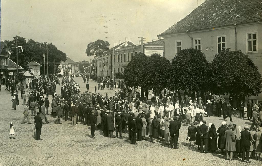 Saaremaa V laulupidu, rongkäik kesklinnas